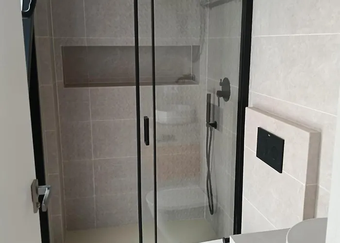 Wowholidays Exclusive Building Center *