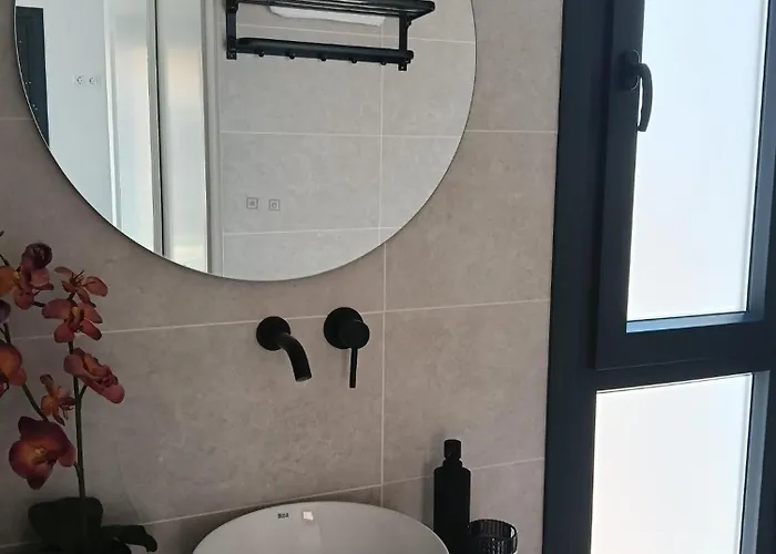 Wowholidays Exclusive Building Center 度假居 *